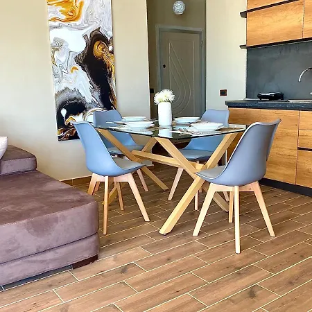 Eka Luxury Beachfront One-bedroom Apartament *